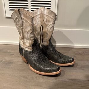 Freebird Black and Tan Heeled Boots